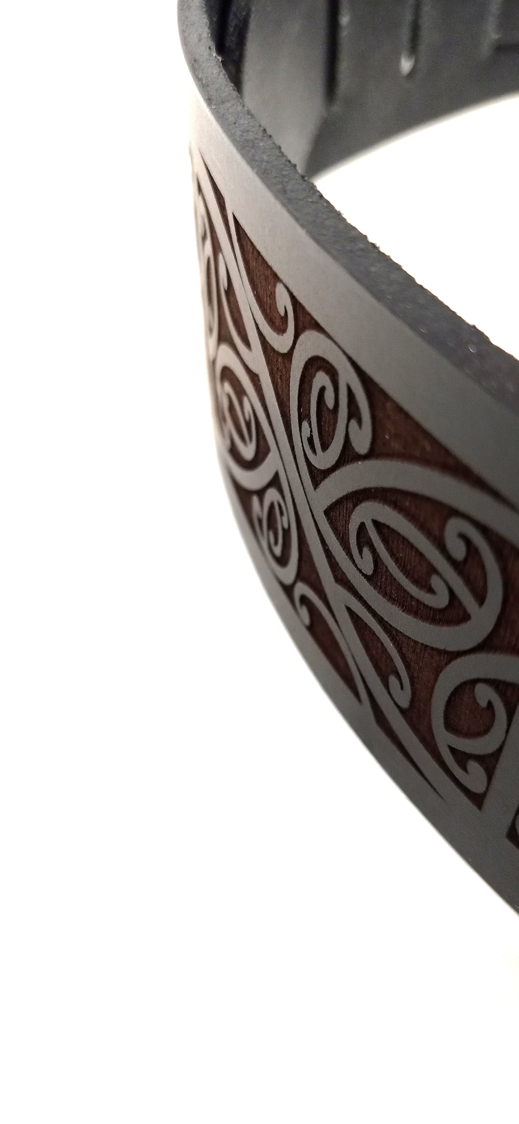Maori Designed Leather Guitar Strap Kowhaiwhai black